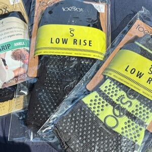 toesox Low Rise & Ankle Grippy Socks in Black and Neon Yellow M 3 Pairs